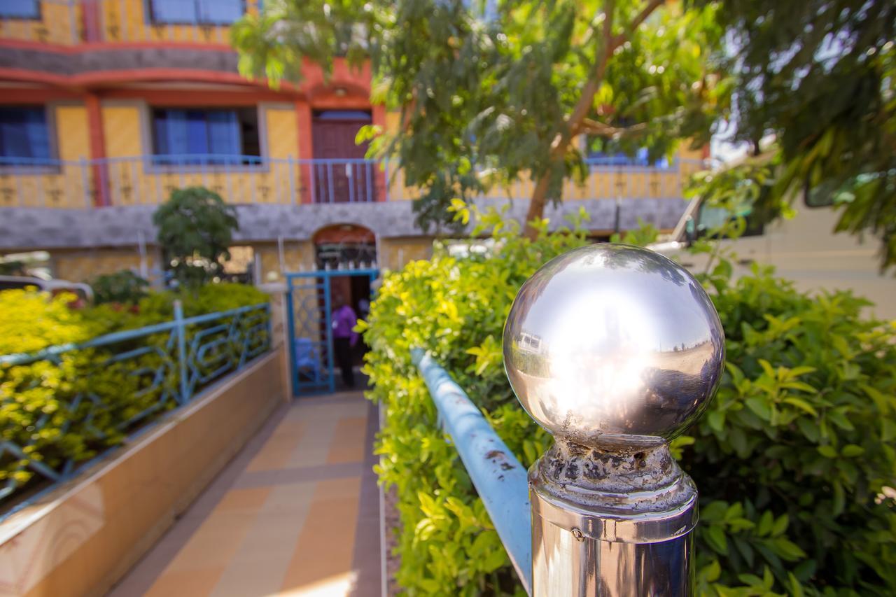 Grande Hotel Isiolo ภายนอก รูปภาพ